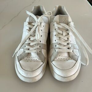 On “The Roger” Clubhouse low-tops tennis court shoes. W 7.5